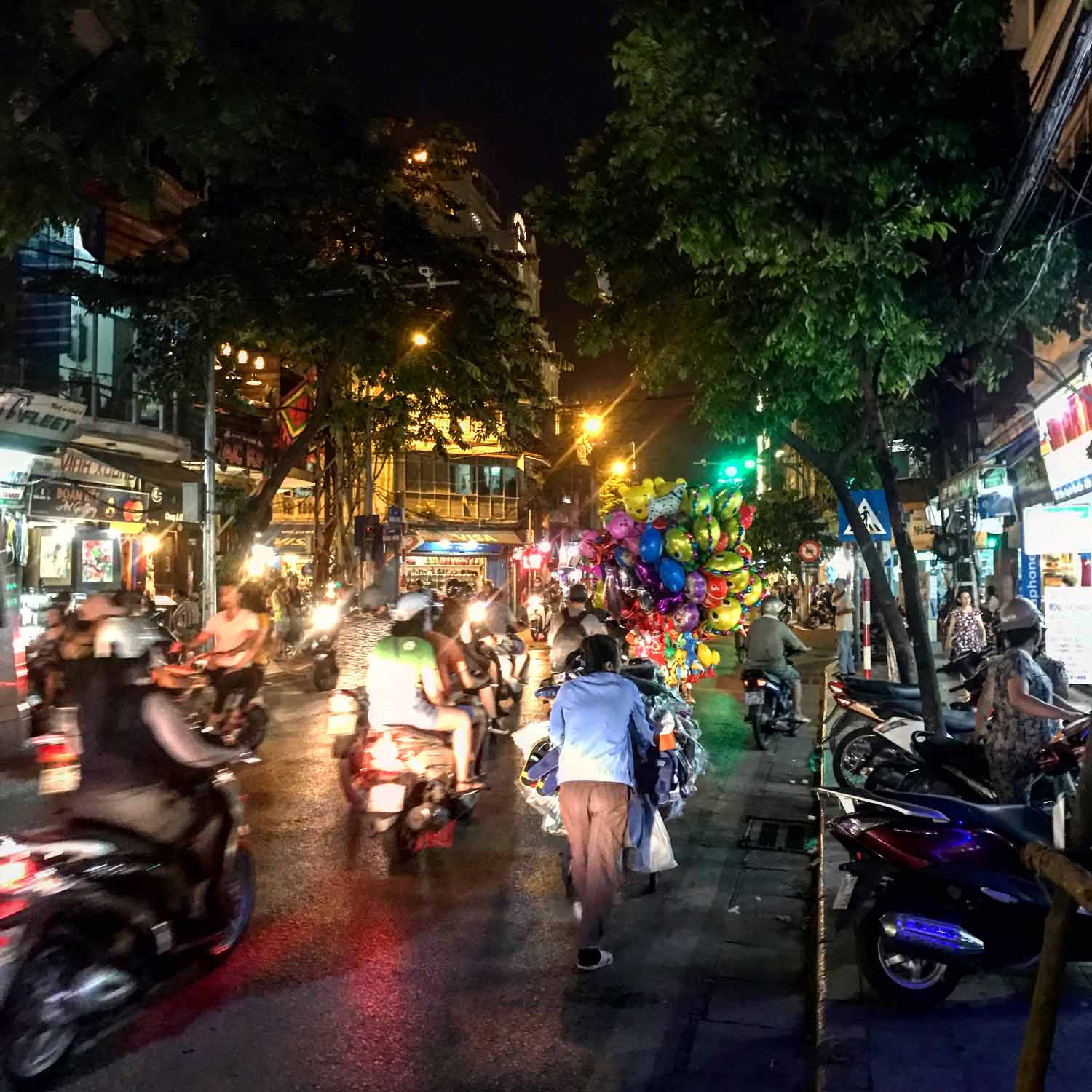 Drukte op straat in Hanoi